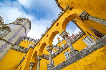 Gele muren, Palacio da Pena, Sintra van The Book of Wandering