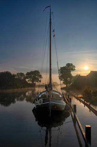 Lemsteraak bij zonopkomst aan de Dokkumer Ee