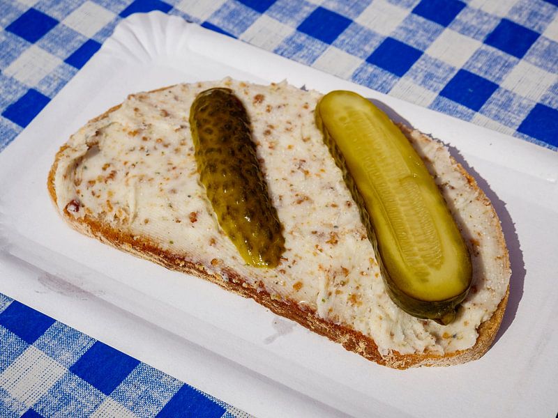 Speckfett Brotscheibe mit Spreewaldgurken von Animaflora PicsStock