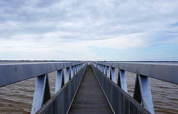 Stalen symmetrische oneindig lange brug
