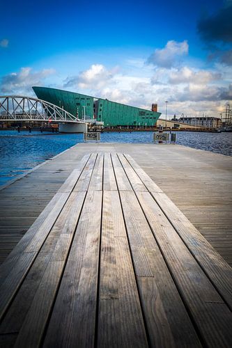 Lijn naar Nemo science museum in Amsterdam met wolken