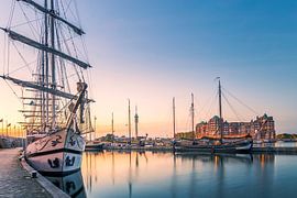 Abel Tasman in Bataviahaven by Bart Hendrix
