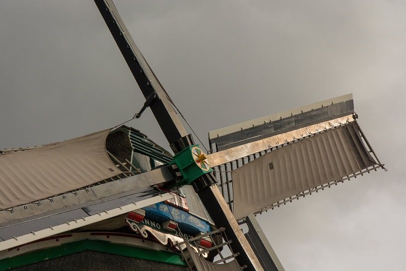 Zaanse molenwieken en een dreigende lucht. van Zaankanteropavontuur