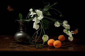 Stilleven “Lathyrus en abrikoos”