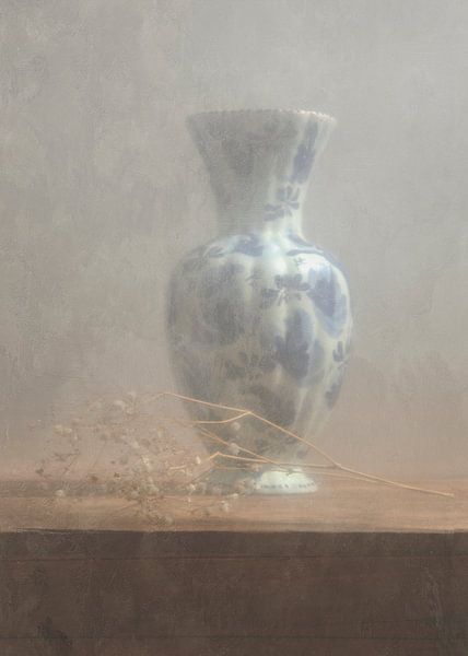 Stilleben mit Delfter Blau Vase von Flower artist Sander van Laar