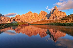 Alpenglühen über der Baita Segantini