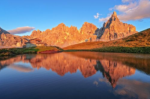 Alpenlicht over de Baita Segantini