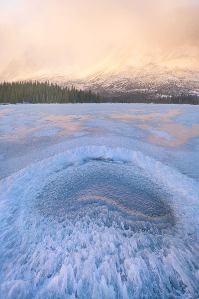 Hemsedal in Norway with beautiful frozen lakes. by Jos Pannekoek