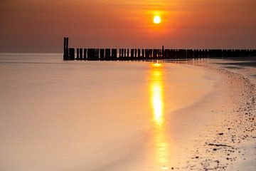 Coucher de soleil à Zoutelande Zeeland sur Menno Schaefer