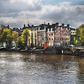 Schilderachtig tafereeltje van de grachtenpandjes in Amsterdam van ina kleiman