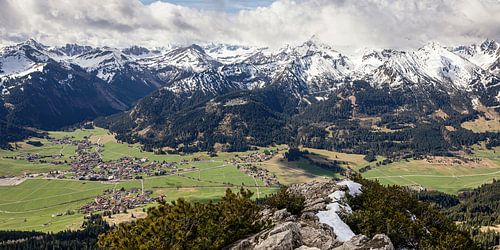 Frühling über dem Tannheimer Tal von Marcel Hechler