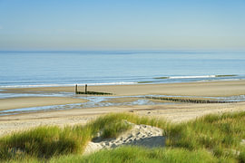 Strand bei Westkapelle in Zeeland, Niederlande von Michael Valjak
