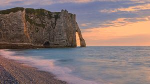 Coucher de soleil sur la plage d'Etretat, Normandie, France