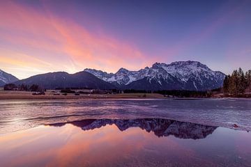 Prachtige zonsopgang in Mittenwald van Teresa Bauer