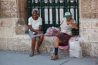 Twee oudere Cubaanse vrouwen op straat van 2BHAPPY4EVER.com photography & digital art thumbnail