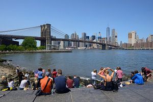 Brooklyn Bridge in New York gezien vanaf Brooklyn Bridge Park van Merijn van der Vliet