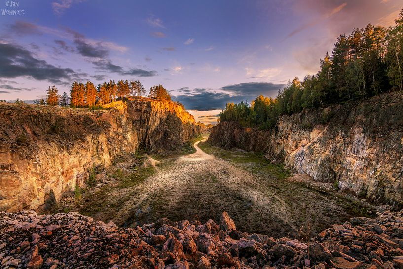 Photo de paysage en Suède au coucher du soleil sur une carrière près d'Amal par Fotos by Jan Wehnert