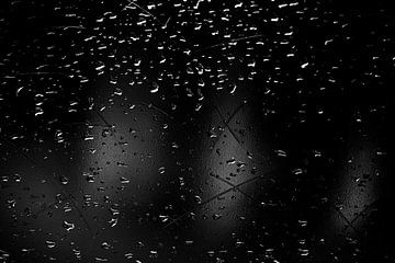 waterdruppels op het raam, abstract weergegeven van foto by rob spruit