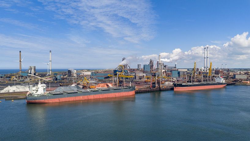 Hoogovens steel steel mill in Velsen ships by Sjoerd van der Wal Photography