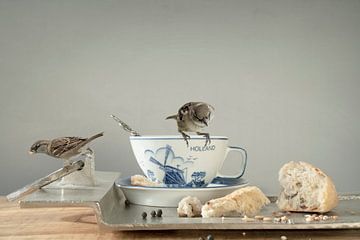 Nature morte Très néerlandaise. Bleu Delft sur Alie Ekkelenkamp