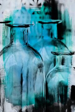 Digitaal schilderij, flessen in blauwe tinten. van Ellen Driesse
