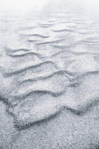 Minimalist black and white art sculpture with timeless character by eric van der eijk