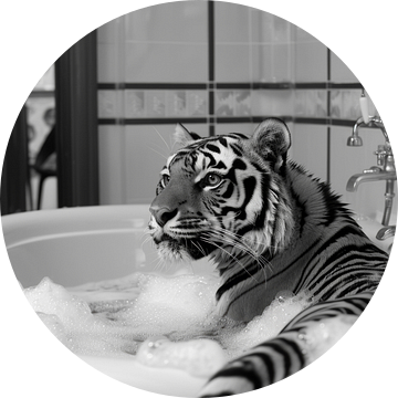 Majestueuze tijger in bad - Een indrukwekkende badkamerfoto voor je toilet van Felix Brönnimann