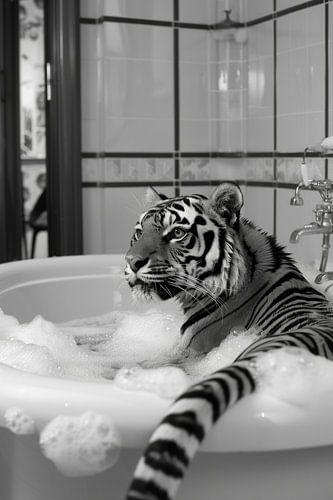 Majestueuze tijger in bad - Een indrukwekkende badkamerfoto voor je toilet