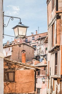 De roze stad Albarracin in Spanje