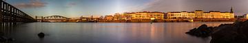 Panorama van  de oude ijsselbrug in Zutphen van Royvs Fotografie