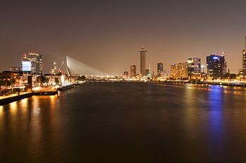 Rotterdam in de avond