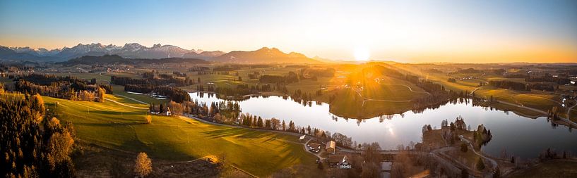 Schwaltenweiher in the Allgäu Alps at sunset by Leo Schindzielorz