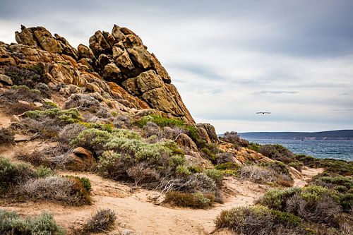 Sentier le long de la côte sauvage de granit