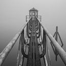 Vuurtoren Oostmahorn Lauwersmeer in de mist van Rick Goede thumbnail