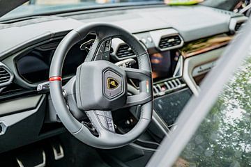 Lamborghini Urus dashboard SUV met prestaties