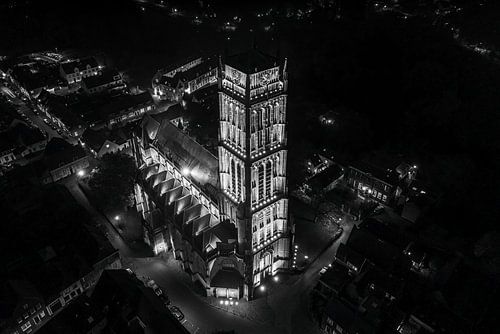 Sint Maartens Turm von Zaltbommel in Schwarz und Weiß bei Nacht