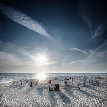 White beach chairs on the beach on the island of Rügen by Voss Fine Art Fotografie