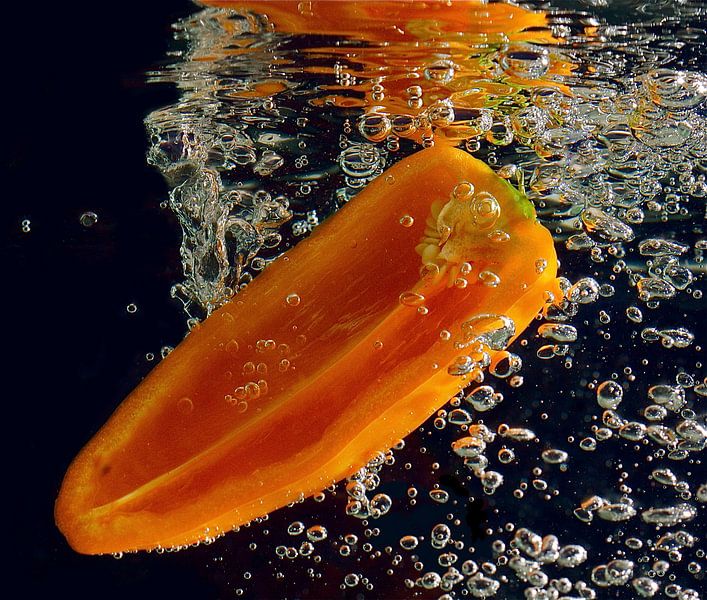 sweet pepper in water by Carla Odink