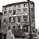 Oud, gekraakt huis in de wijk Scheunenviertel in Berlijn-Mitte van Silva Wischeropp thumbnail
