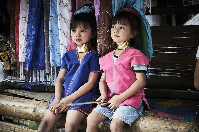 2 filles au long cou du Myanmar par Karel Ham