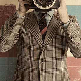 Fotograaf met camera en pak in vintage retro, monochroom, reclame-ontwerp voor poster van Animaflora PicsStock