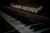 Play me a song
