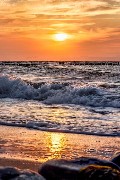 Sunset by the sea by Voss photography
