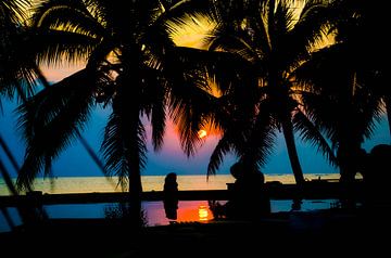 Tropische zonsondergang van Bliek Fotografie