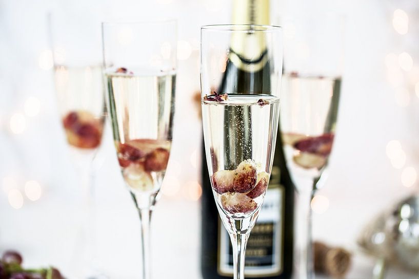 Prosecco mit Himbeersirup &amp; Rosenwasser von Nina van der Kleij