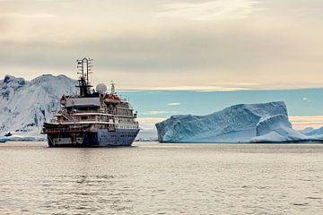 De ijsbergen van Antarctica van Roland Brack