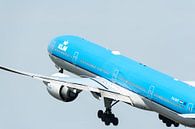 KLM Boeing 777 vertrekt van Schiphol von Wim Stolwerk Miniaturansicht