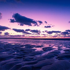 Avondlicht op strand bij Brouwersdam in Nedederland van Eddy 't Jong