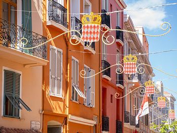 Coloured street in Monaco | Travel photography