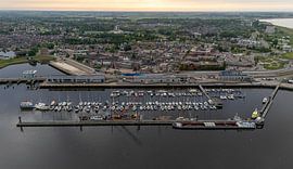 Der Yachthafen von Delfzijl aus der Luft. von Charlotte Gohl